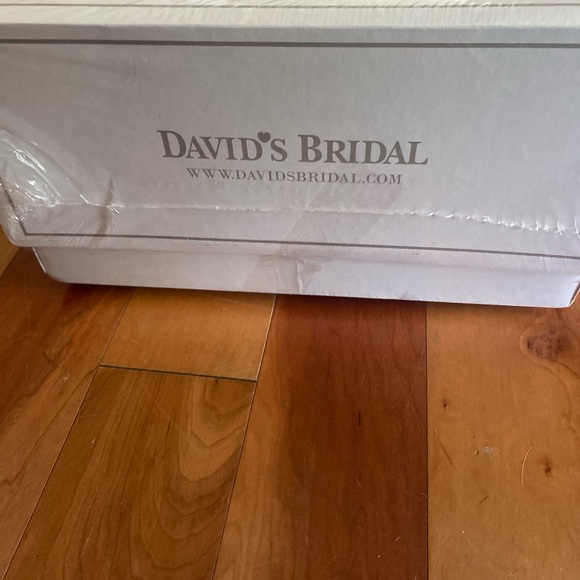 2014 David’s Bridal Wedding Dress - Picture 2 of 7